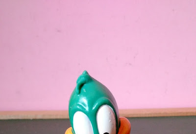 Miniatura de vinil flexivel do pato Plucky Duc da Warner Bros 1994- 9cm de altura R$ 20,00