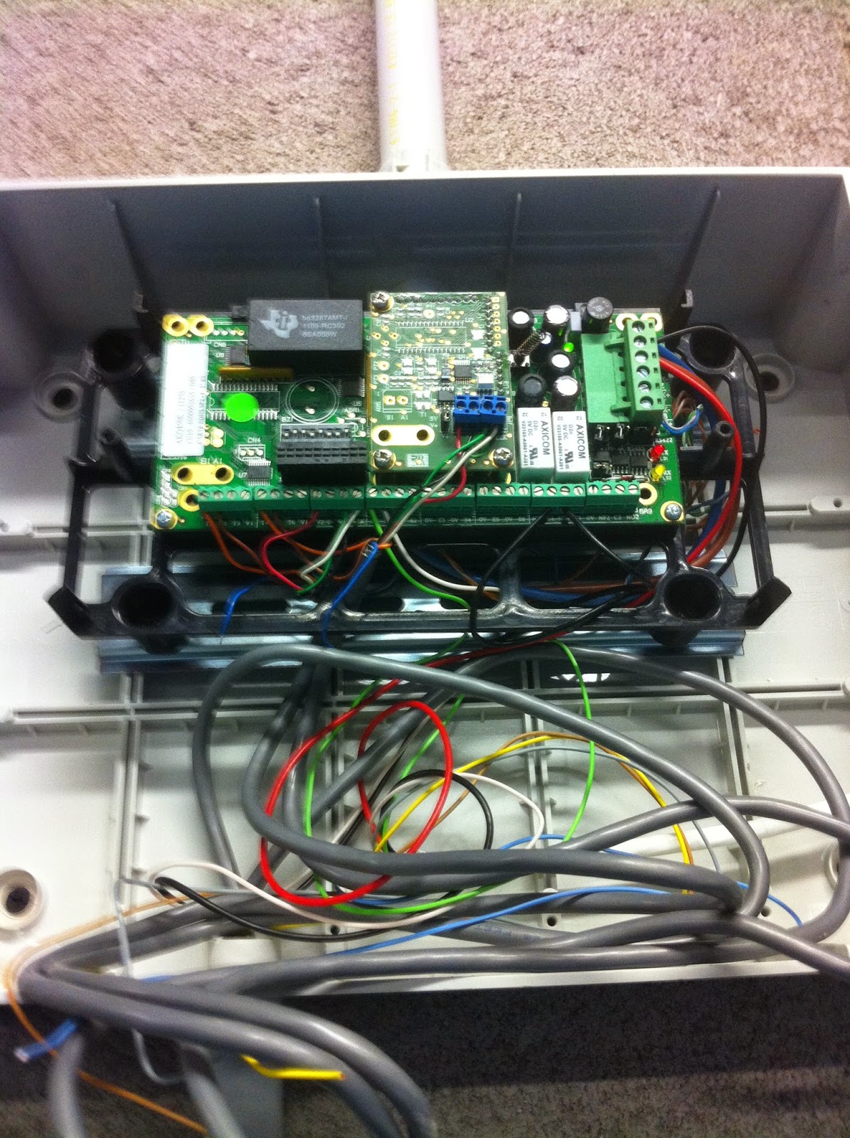 DB.Instalaciones y Montajes: Control de accesos gestionado por SM100 de ...