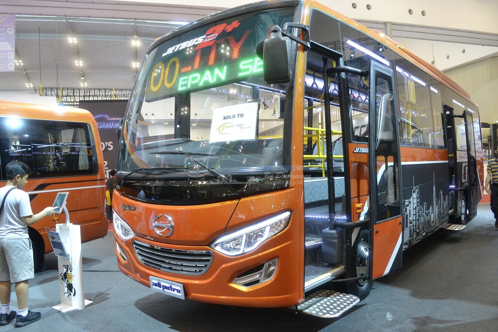 Автобус Adiputro Jetbus