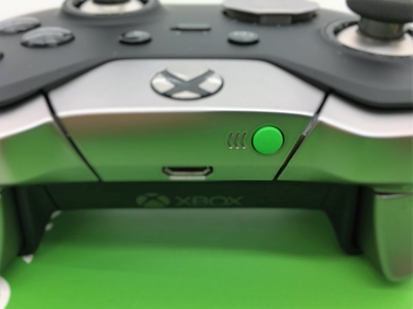 Xbox пропали игры. Кнопки на геймпаде Xbox one. Кнопка bind Xbox one. Xbox контроллер назначения кнопок. Джойстик хбокс Назначение.