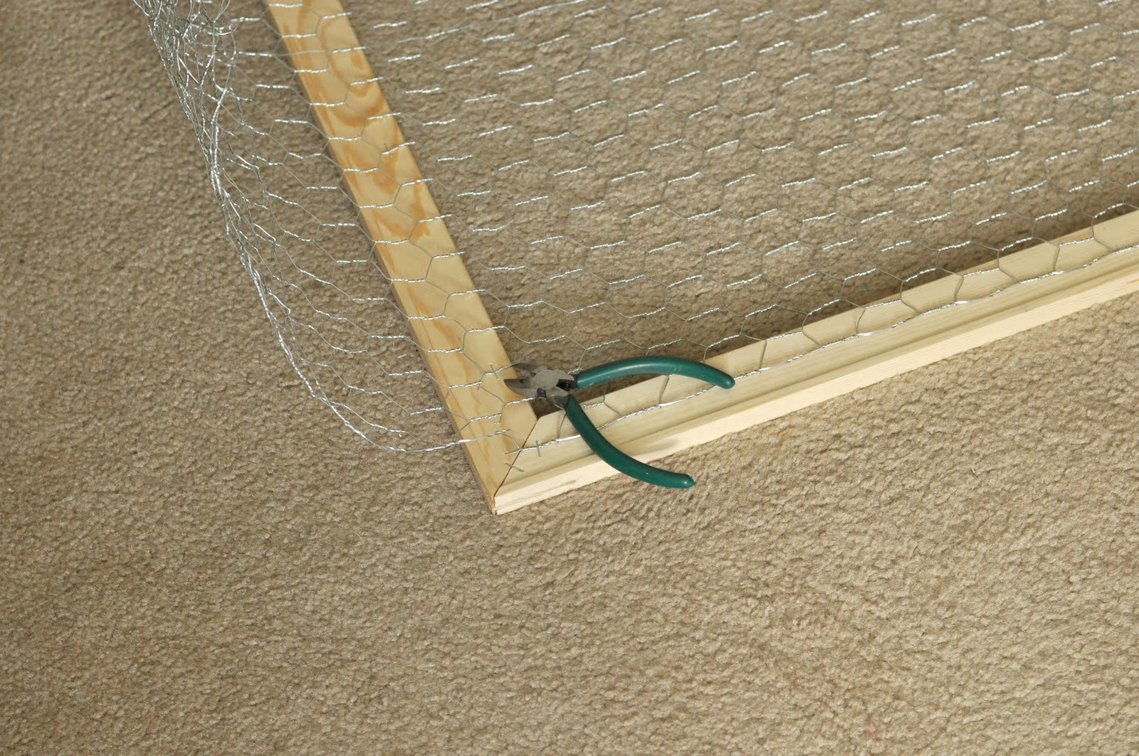 She's Crafty Chicken wire message boards