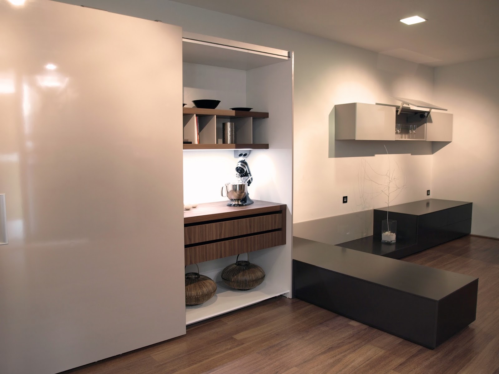 Integración de mobiliario de cocina y hogar