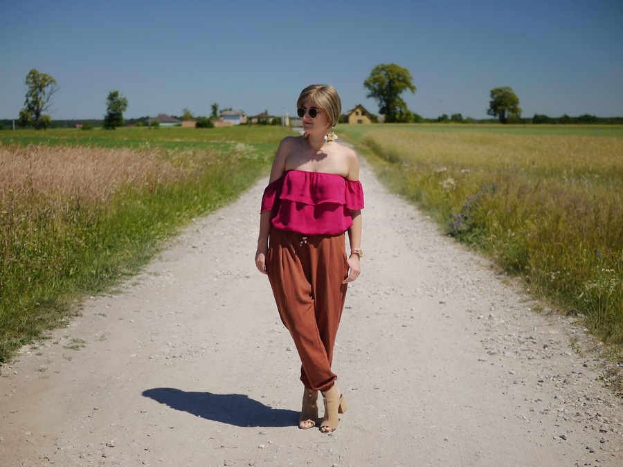 Luźne faktury w fuksji i brązie