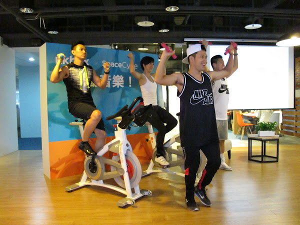 SPACE CYCLE教練示範音樂飛輪動作