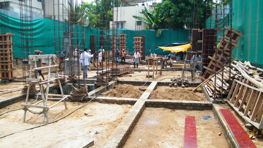 HOUSE CONSTRUCTION IN INDIA DIGGING THE FOUNDATION