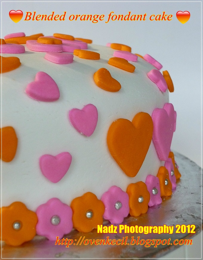 CUTE OVEN, SMALL KITCHEN BLENDED ORANGE FONDANT CAKE