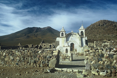 malerische Kapelle am Salar de Uyuni Bolivien