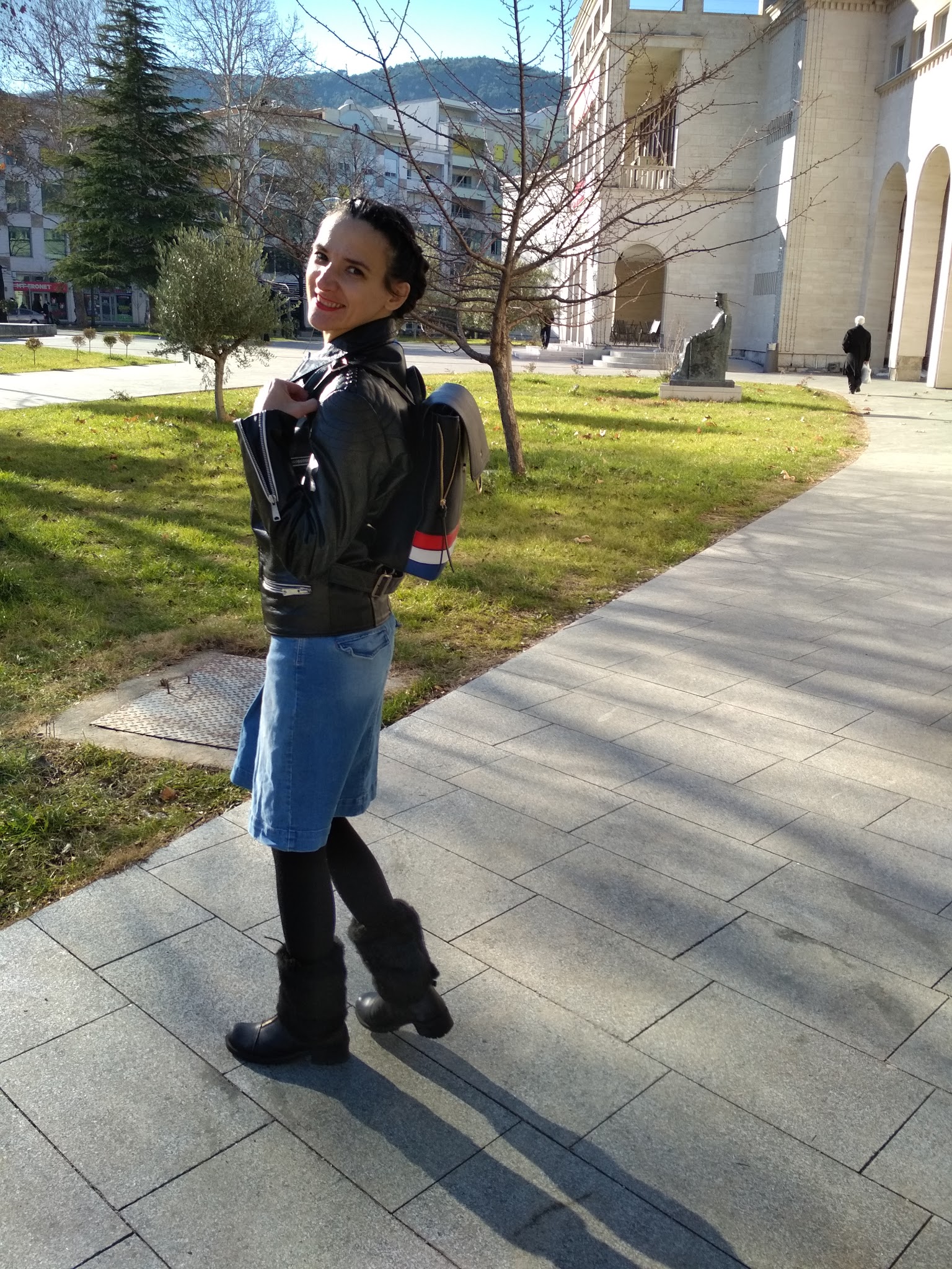 Can We Talk About the Backpack Trend? An Outfit Proposal of the Day: Pairing a Backpack With a Leather Jacket. #modaodaradosti