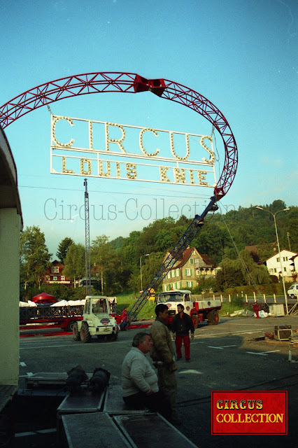 Lever des mats du cirque Louis Knie 