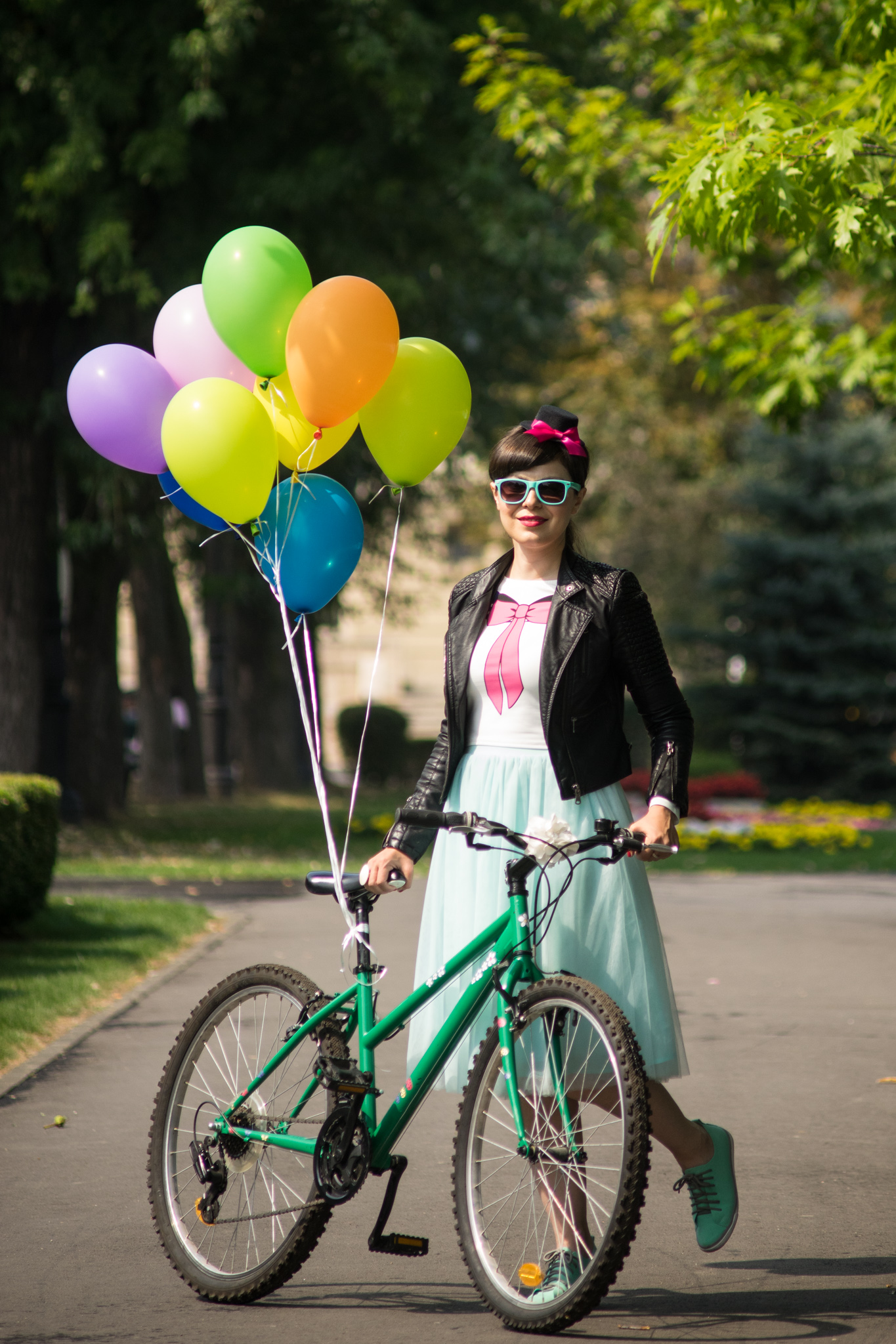 special 30th birthday photo shoot - tutu, bows and colorful balloons koton mint tulle skirt mint sneakers h&m crop top pink bow new yorker leather jacket rockish vibes rock brasov transfagarasan romania 