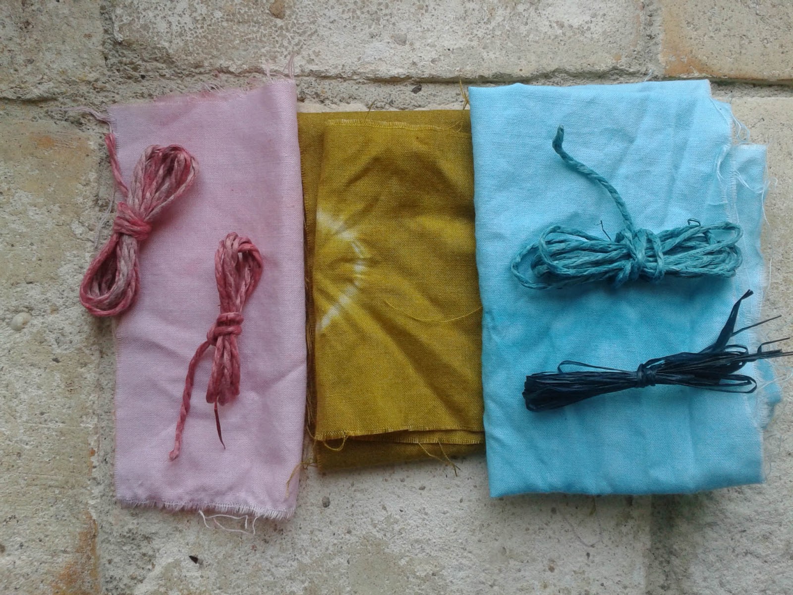 Hello June Teindre du tissu avec des pelures d