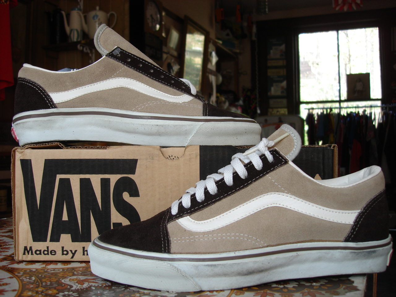 theothersideofthepillow: vintage VANS 2-tone espresson suede solid OLD