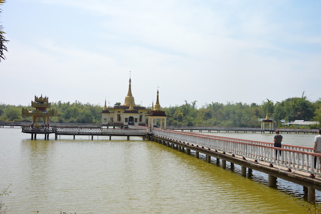 Temple aux serpents, proche de Yangon