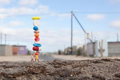O artista Slinkachu e sua microarte de rua