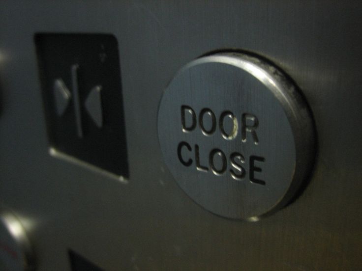 theKONGBLOG™ Holy Placebo! Elevator Close Button
