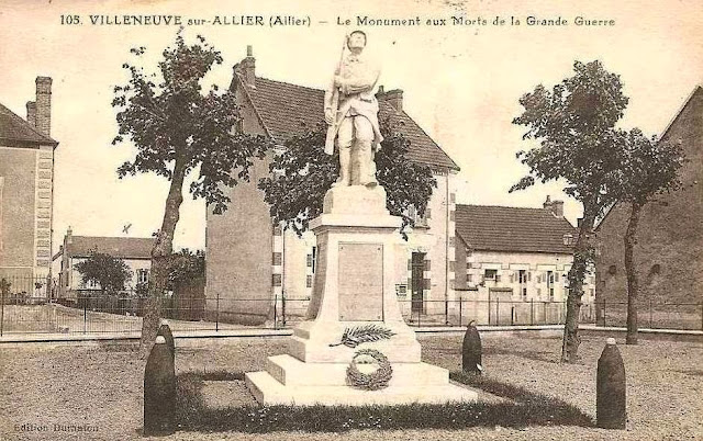 CPA monuments aux Morts de l'Allier, Villeneuve sur Allier