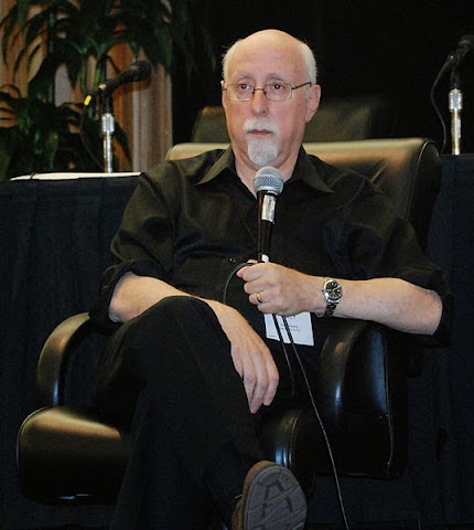 Walt Mossberg.jpg enter image description here