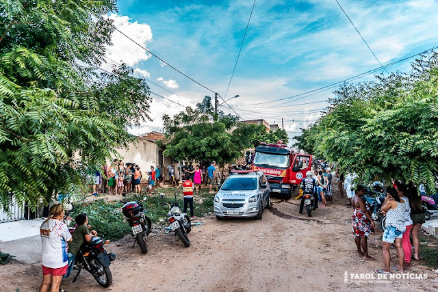 Polícia prende suspeitos de terem matado e enterrado homem no quintal de casa em ST Polícia prende suspeitos de terem matado e enterrado homem no quintal de casa em ST