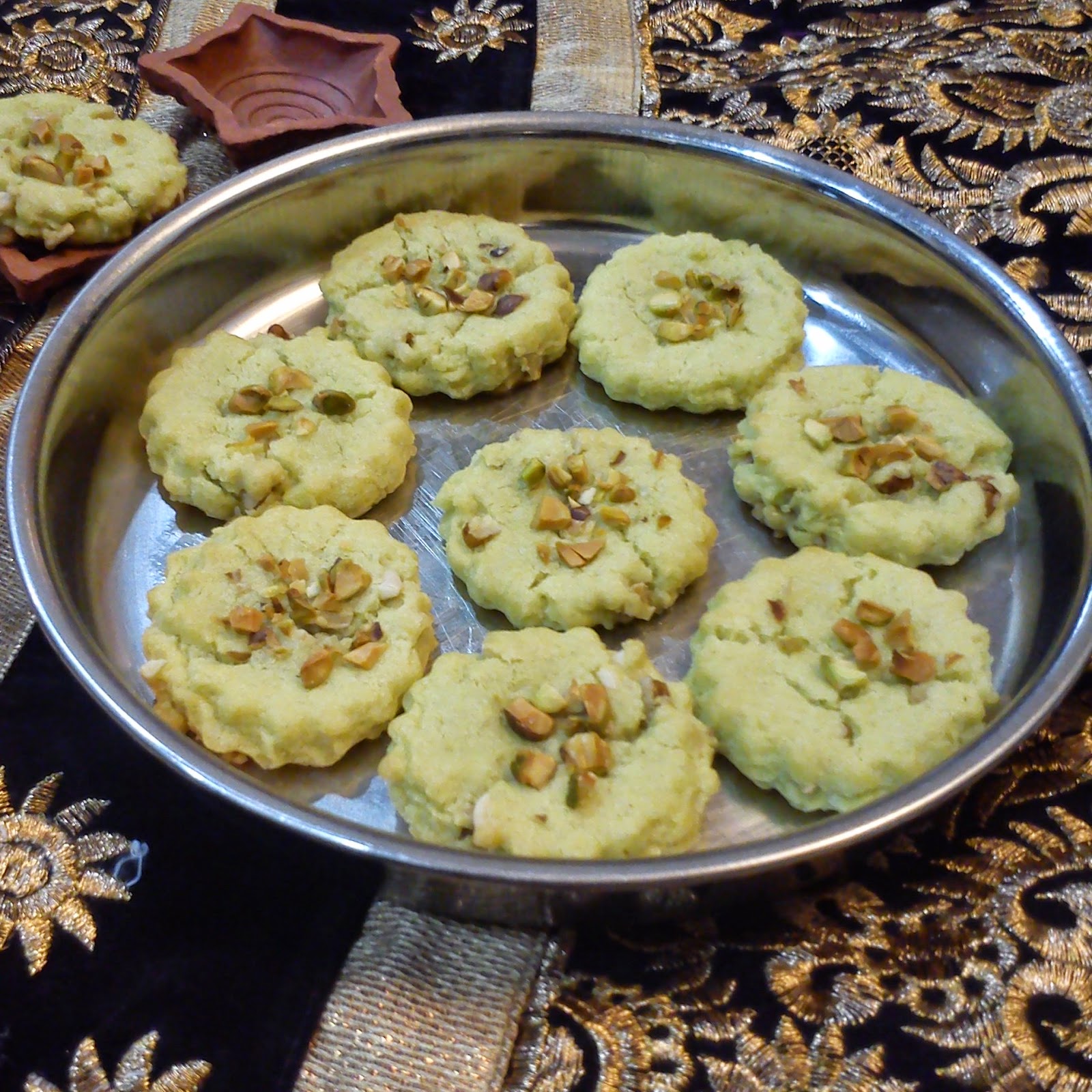 sarguna's fantabulous kitchen Eggless Pistachio Cookies