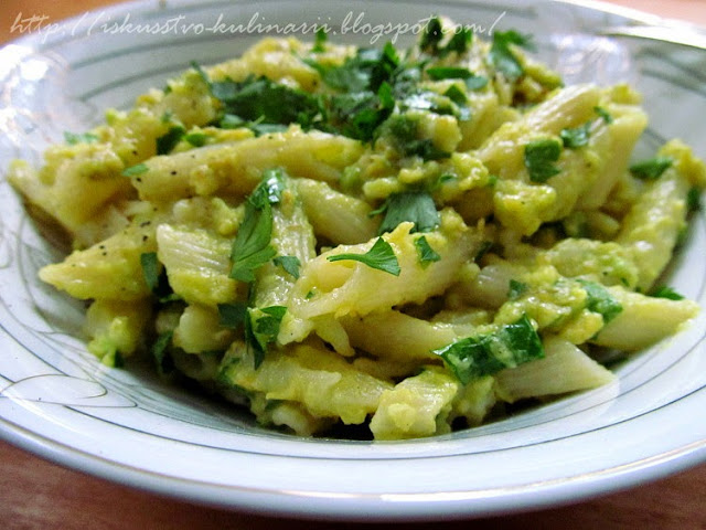 Паста с соусом из авокадо