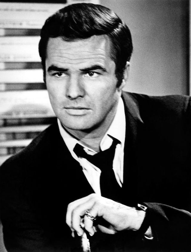 20 Incredibly Sexy Photos of Burt Reynolds From Between the 1970s and