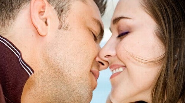 Cara Ciuman Bibir Yang Enak dan Merangsang