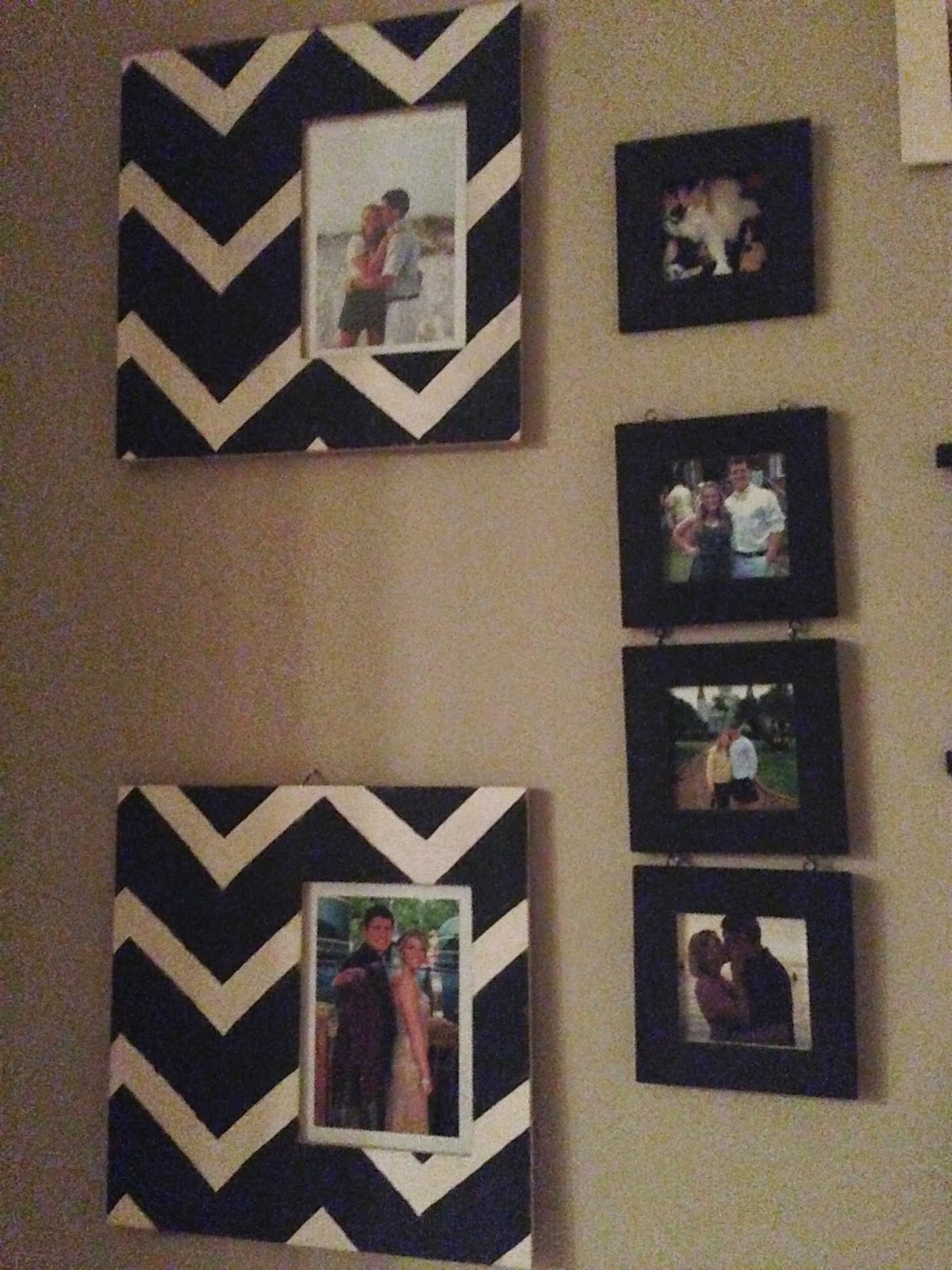 Two Golden Peaches : DIY Picture Frame Wall