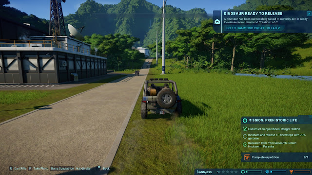 Jurassic World Evolution - You can drive vehicles like a Jeep, to carry out your daily tasks
