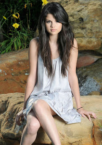 Selena Gomez Hollywood Celebrity http://cd-bc.blogspot.com