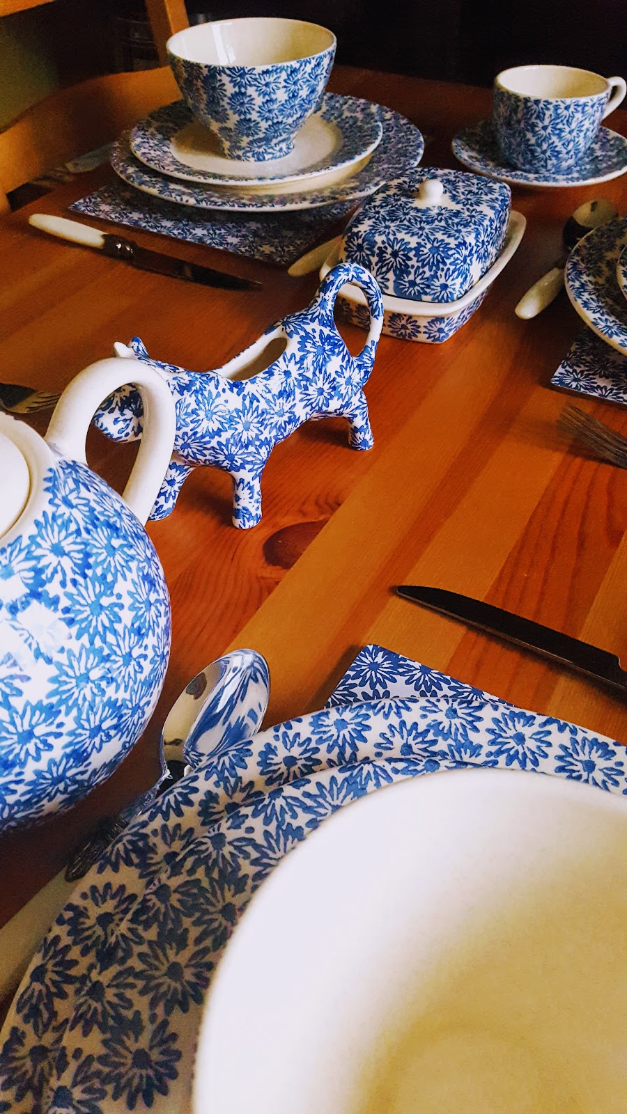 My Spring Table: Weekend Blog Hop With This Gorgeous Dinner Set My Spring Table: Weekend Blog Hop