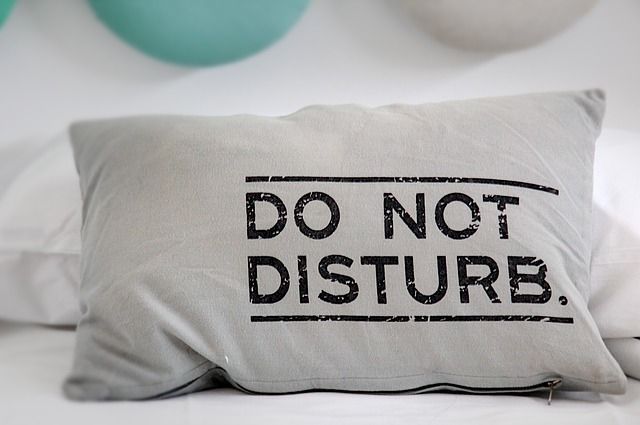 Do not disturb tes cheveux avec une housse d'oreiller en coton - Astuces Blog Beauté