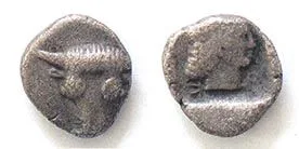 Phocis. Bovideu asociat cu Apollo, cu lauri, orientat spre dreapta. 480-421 î. Hr. 