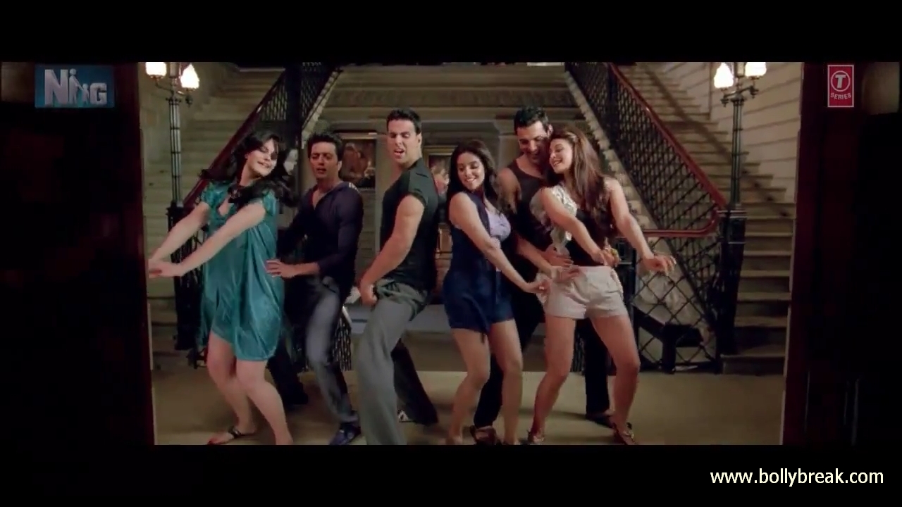 Jacquiline Fernandez Nighty Dance - Jacquiline Fernandez Nigthy Pics - Housefull 2 - Right now Song