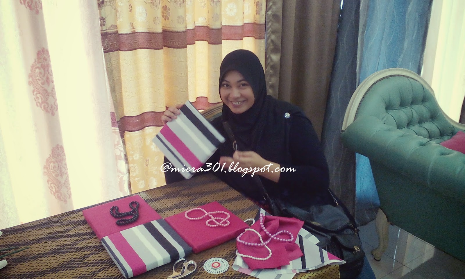 Moon Punyer Blog Hiasan Dinding Paling Murah Tuh La Acara Men Diy Kan Hiasan Dinding Menggunakan Fabric Mudah N Ringkas Kalau Pandai Balut Buku Sekolah Misti Neh Jugaks