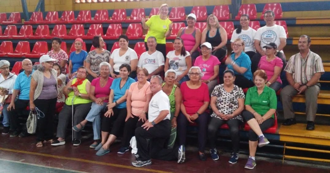 Gimnasio Municipal de Guadalupe se llenó este martes de baile, amistad y recreación