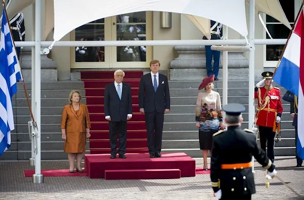 King Willem-Alexander and Queen Máxima welcomes the Greek president Prokopis Pavlopoulos and his wife Vlassia Pavlopoulo-Peltsemi