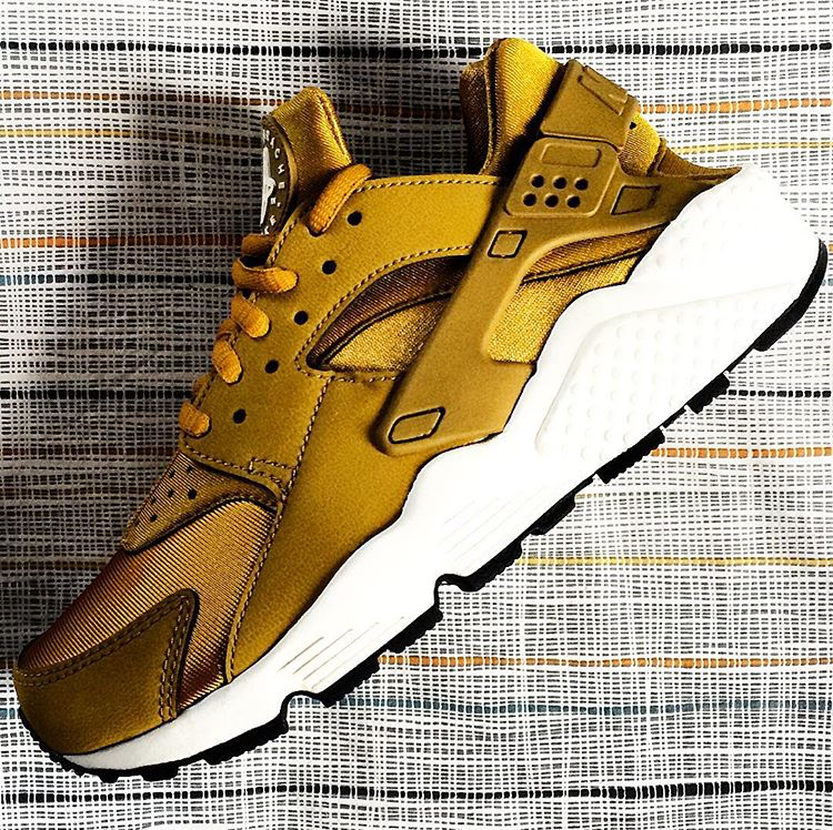 nike huarache bronzine