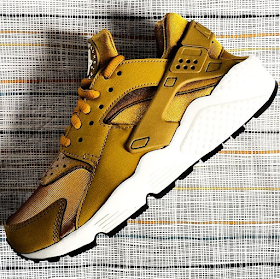 nike huarache bronzine