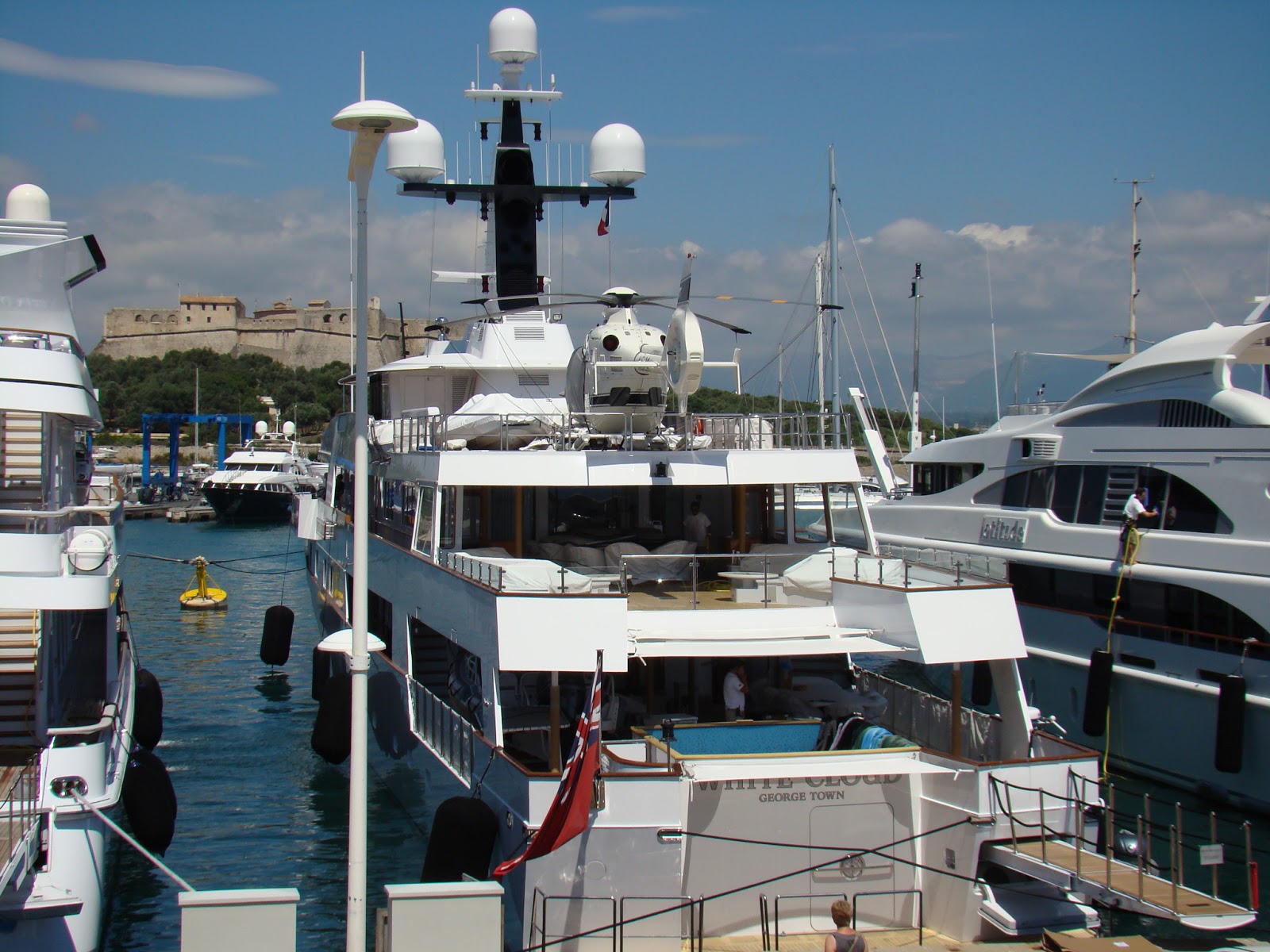 White Cloud Yacht , FALCON LAIR Yacht • Michael Rogerson $25M ...
