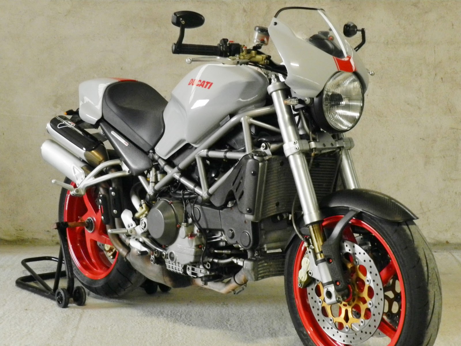 Ducati s4r Custom