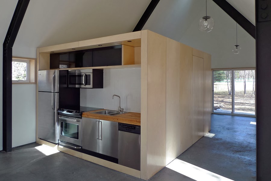 muebleando otra vez: En una granja de Canada....