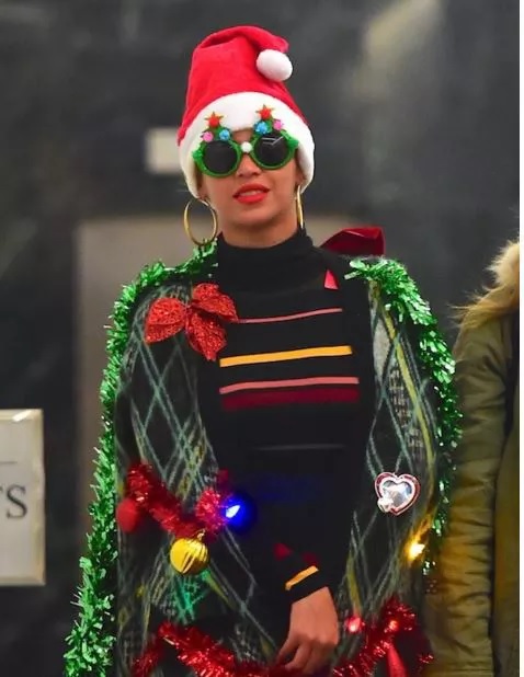 Beyonce Looking Sweet In Christmas Outfit (PHOTOS)