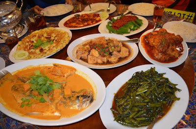 Jelajah Kuliner Melaka Bersama Gaya Travel & MoTaC Malaysia #ICYDKMelaka, Karnival Citrarasa Homestay Malaysia 2016, Gaya Travel, Gaya Travel Magazine, Catatan Traveler Chaycya, traveling, Malacca, Melaka, bacpacker, kuliner, Jelajah, motac malaysia, malaysia truly asia, unesco world heritage, kampung alai, alai, onde-onde, kue melaka, melaka river cruise, sunset, the nyonya suan restaurant, old place, chahaya simanjuntak,