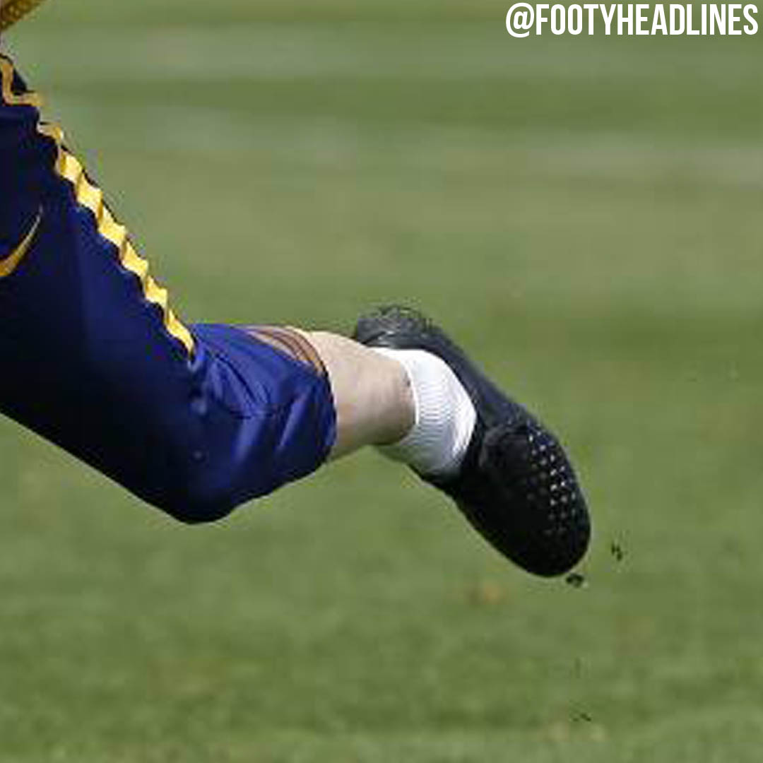 iniesta nike boots