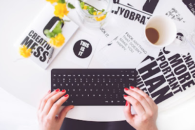 The best list of Top 5 blog niche to make money online Blogging, profitable niches list, profitable niches with low competition, low competition niches 2019, top 10 profitable niches, evergreen niches, niche ideas, untouched niche markets 2020,