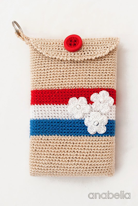 Crochet smartphone case Paris by Anabelia