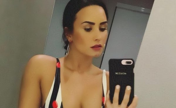 Demi Lovato publica espectacular imagen en traje de baño
