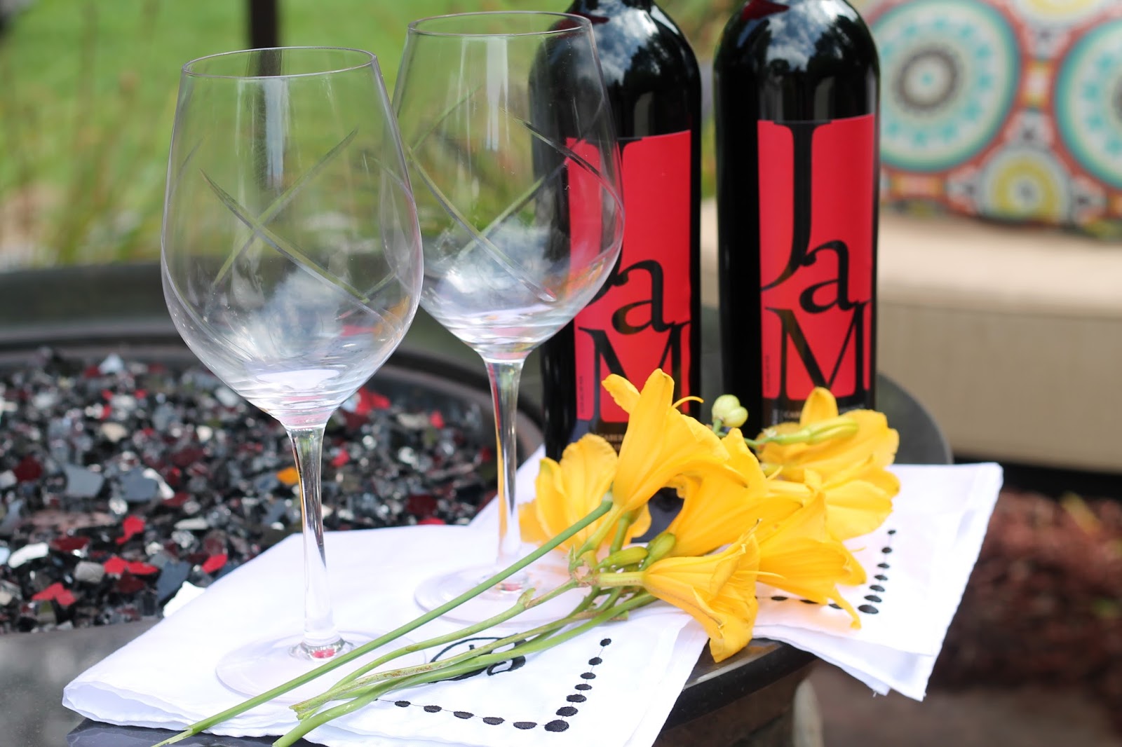 I do deClaire How to Have a Perfect Outdoor Game Night