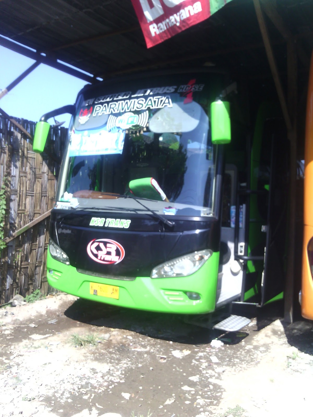 Jelajah Jawa Timur: Panduan Lengkap Persewaan Bus Pariwisata di Surabaya