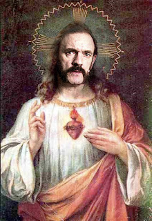 Un montage de Lemmy Kilmister en Dieu